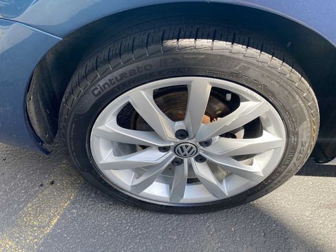 Used 2017 Volkswagen Golf SE FWD image 32