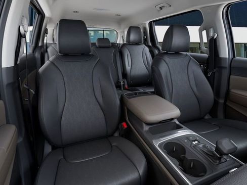 New 2026 Kia Carnival LXS image 15