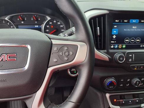 Used 2023 GMC Terrain SLT image 23