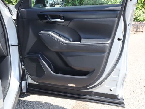 Used 2023 Toyota Highlander XLE image 47