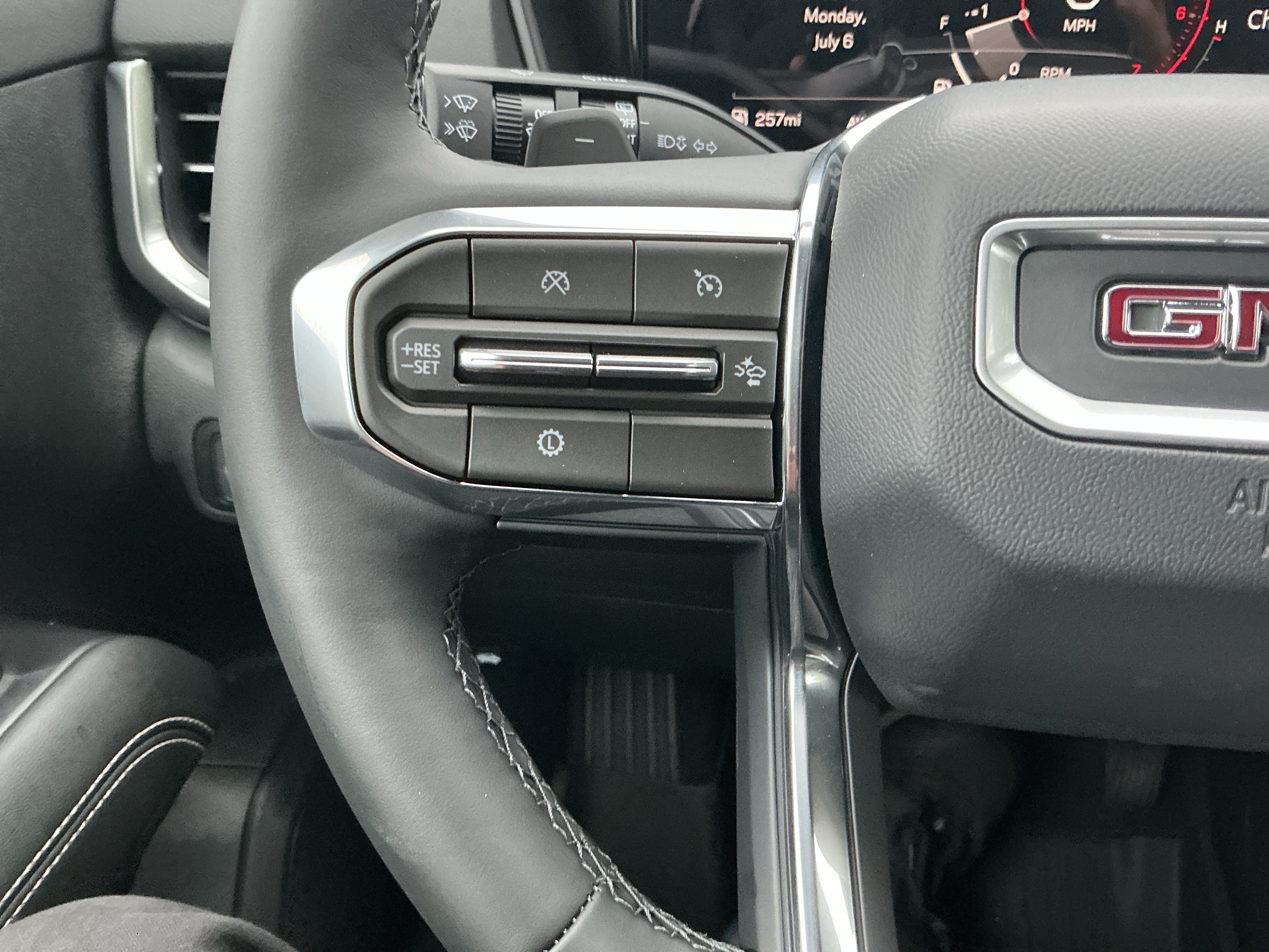 New 2027 GMC Terrain Elevation w/ LPO, Floor Liner Package AWD/4WD image 23