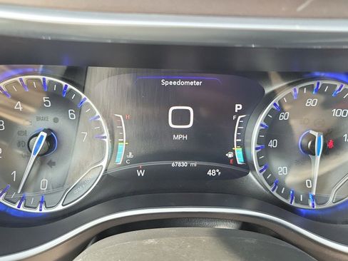 Used 2022 Chrysler Pacifica Touring-L image 31