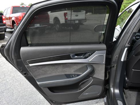 Used 2015 Audi S8 image 34