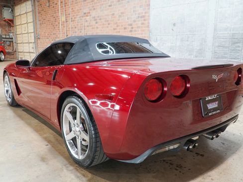 Used 2007 Chevrolet Corvette Coupe w/ Preferred Equipment Group RWD image 19