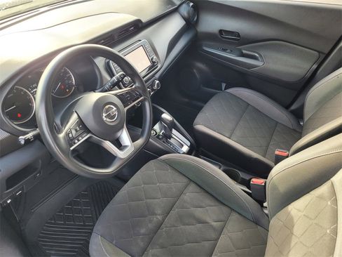 Used 2019 Nissan Kicks S image 8