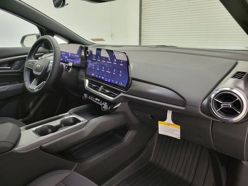 New 2026 Chevrolet Equinox EV LT image 34