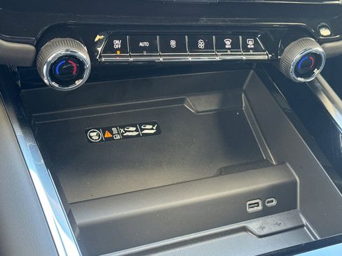 New 2026 Chevrolet Suburban High Country AWD/4WD image 25