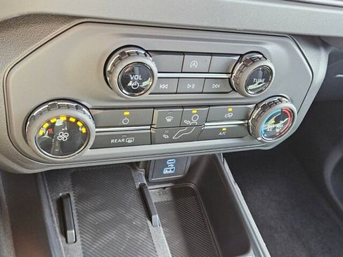 New 2025 Ford Bronco Base image 22