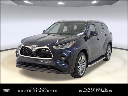 Used 2024 Toyota Highlander Limited image 1