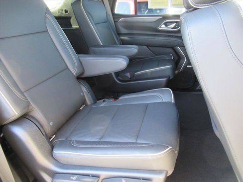 Used 2021 GMC Yukon SLT w/ SLT Luxury Package image 28