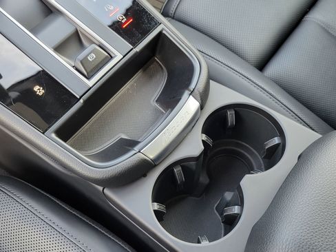 Certified 2025 Porsche Macan image 24