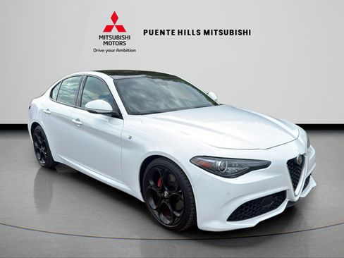 Used 2022 Alfa Romeo Giulia Ti w/ Active Assist Plus Package RWD image 3