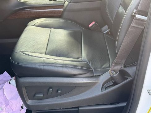 Used 2017 GMC Yukon SLT image 17