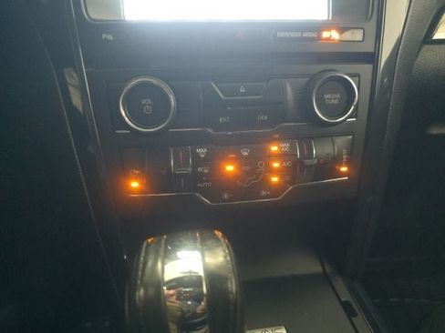 Certified 2018 Ford Explorer XLT w/ Equipment Group 202A FWD image 25