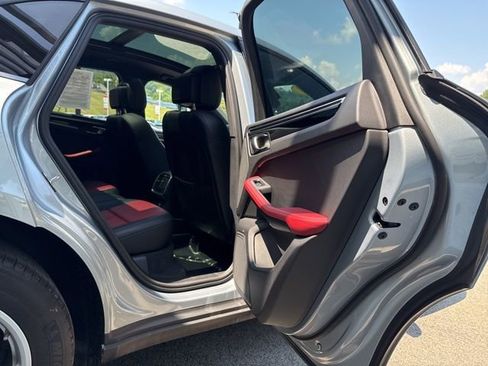 Used 2021 Porsche Macan image 25