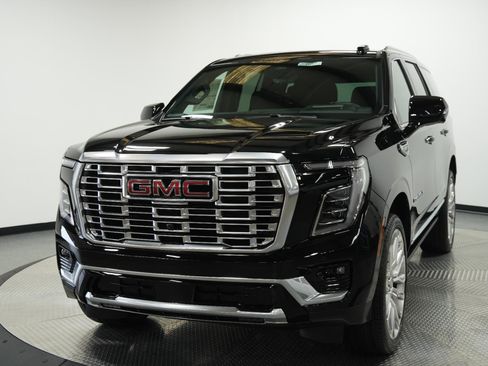 New 2026 GMC Yukon Denali w/ Denali Reserve Package AWD/4WD image 3