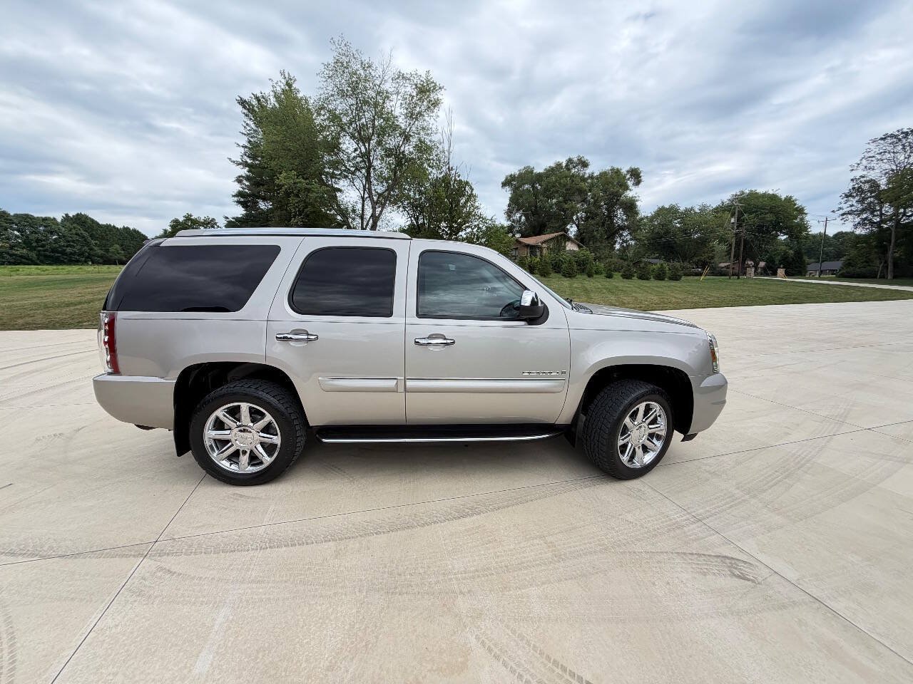 Used 2007 GMC Yukon Denali AWD/4WD image 5