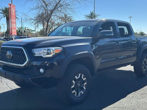 Used 2019 Toyota Tacoma TRD Off-Road image 3