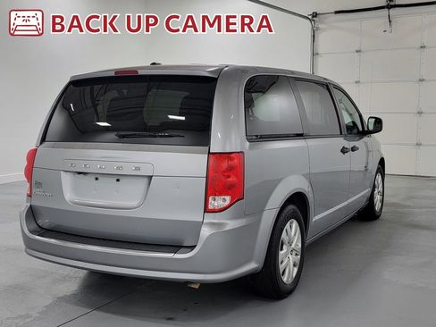 Used 2019 Dodge Grand Caravan SE w/ UConnect Hands-Free Group image 9