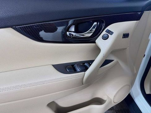 Certified 2018 Nissan Rogue SL w/ Premium Package image 15