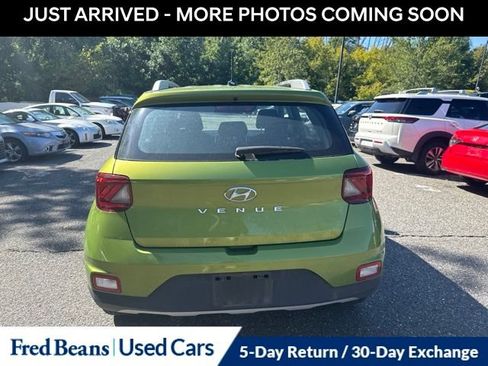 Used 2023 Hyundai Venue SEL FWD image 7