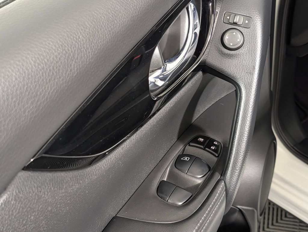 Used 2021 Nissan Rogue Sport SV FWD image 26