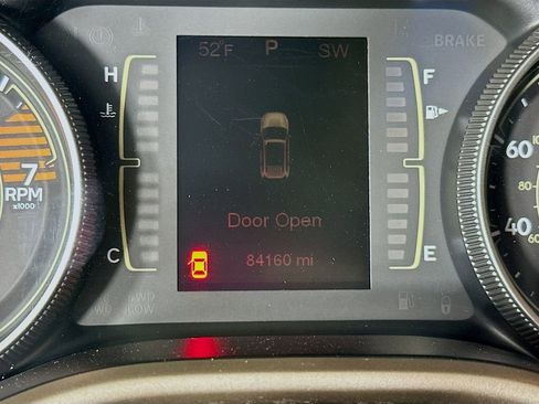 Used 2016 Jeep Cherokee Latitude w/ Cold Weather Group image 17