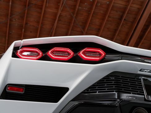 Used 2022 Lamborghini Aventador Countach image 40