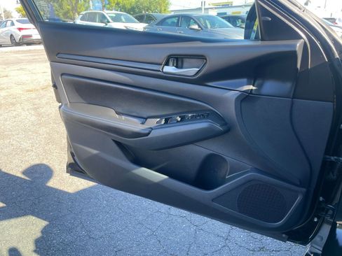 Used 2025 Nissan Altima 2.5 SV image 20