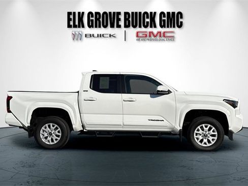 Used 2025 Toyota Tacoma SR5 image 3