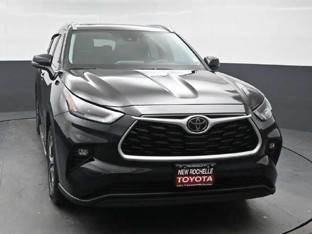 Used 2025 Toyota Highlander XLE AWD/4WD image 9