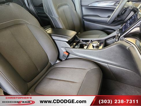 Used 2023 Jeep Grand Cherokee Laredo w/ Luxury Tech Group I AWD/4WD image 24