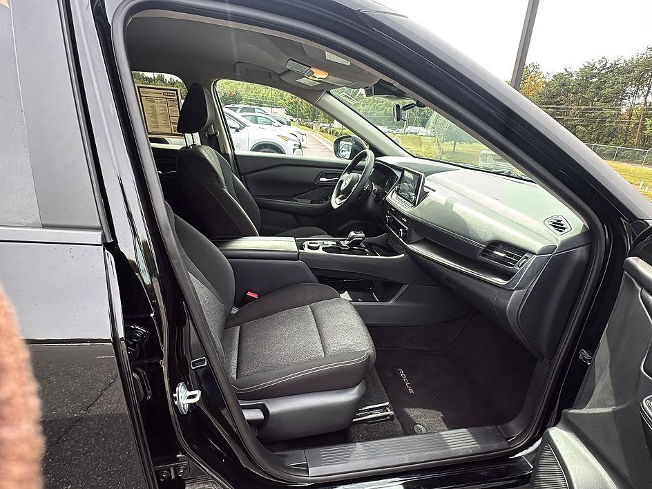 Certified 2024 Nissan Rogue SV AWD/4WD image 24