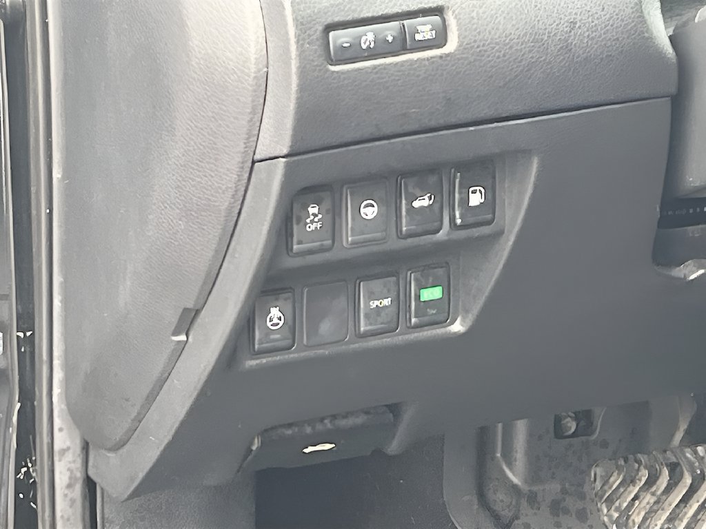 Used 2019 Nissan Rogue SV w/ Premium Package FWD image 10