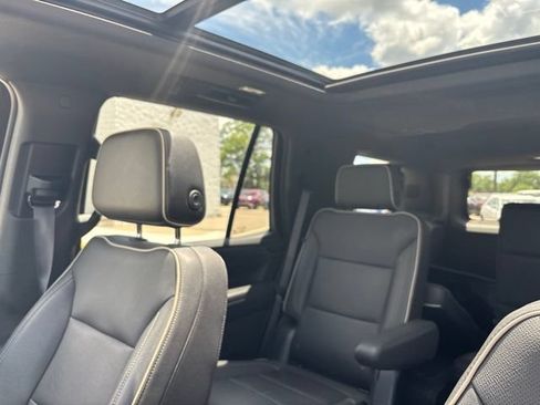 Used 2023 GMC Yukon SLT w/ SLT Premium Package AWD/4WD image 30