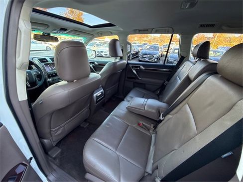 Used 2015 Lexus GX 460 image 40