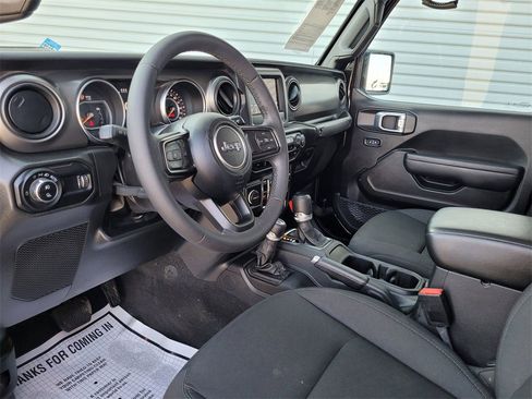 Used 2023 Jeep Gladiator Willys image 10