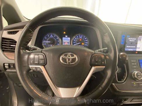 Used 2015 Toyota Sienna L image 23