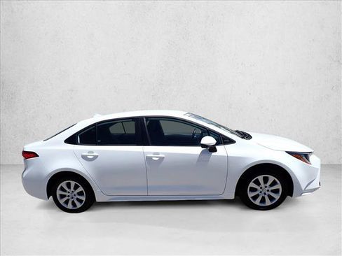 Used 2025 Toyota Corolla LE FWD image 5