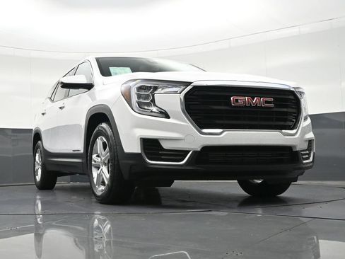 Used 2023 GMC Terrain SLE image 29