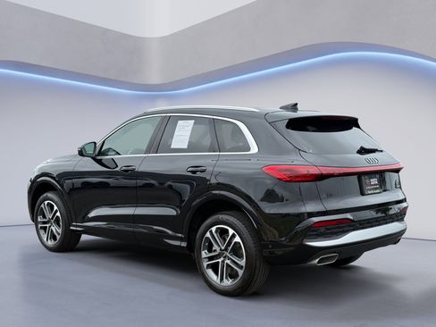 Certified 2025 Audi Q5 Premium w/ Convenience Package AWD/4WD image 6