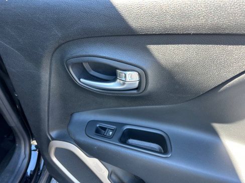 Used 2017 Jeep Renegade Limited w/ Trailer Tow Group image 43