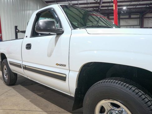 Used 2000 Chevrolet Silverado 1500 LS 2dr 4WD Standard Cab LB w/ Exterior Appearance Pkg image 40