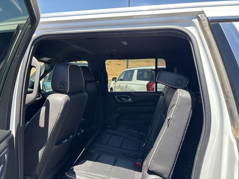 Used 2021 GMC Yukon XL SLT RWD image 2
