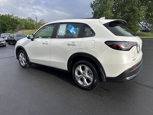 Used 2023 Honda HR-V LX image 3