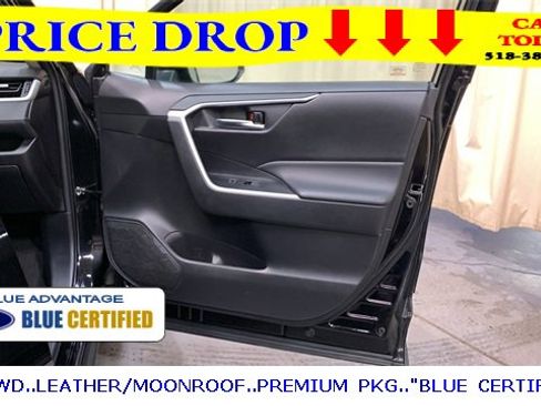 Used 2022 Toyota RAV4 XLE Premium image 11