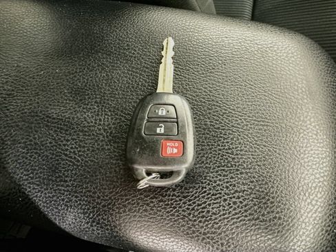 Used 2017 Toyota RAV4 LE FWD image 38