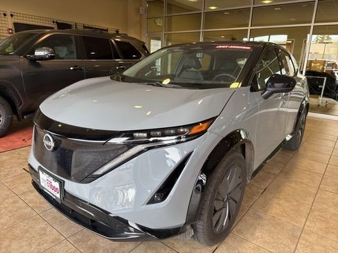 Used 2024 Nissan Ariya AWD image 3