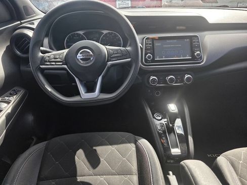Used 2019 Nissan Kicks S FWD image 9