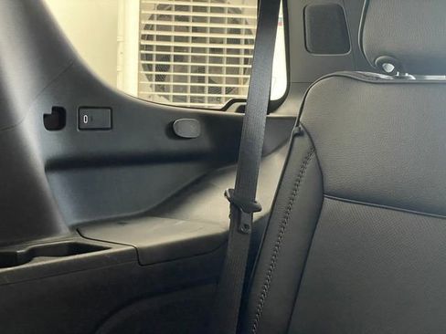 Used 2024 GMC Yukon Denali w/ Advanced Technology Package RWD image 36